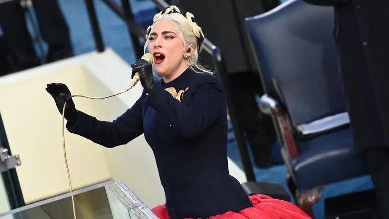 Lady Gaga en una perfomance musical.      EFE