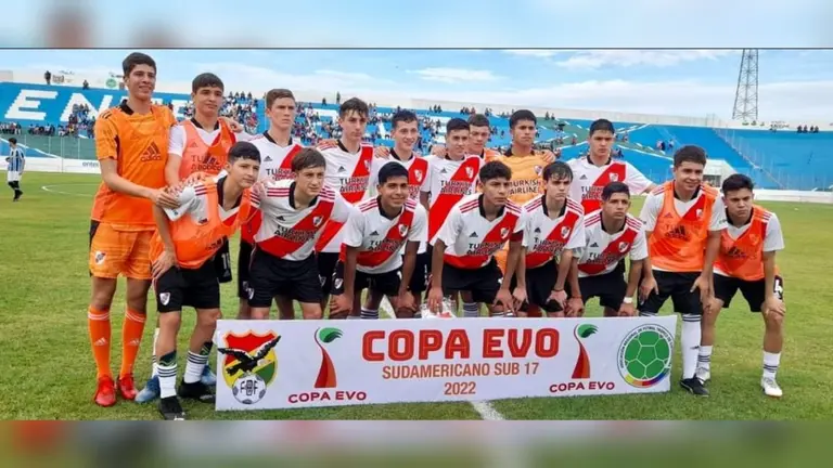 Equipo sub17 de River Plate que participa de la Copa Evo, en el Tr&oacute;pico. RKC