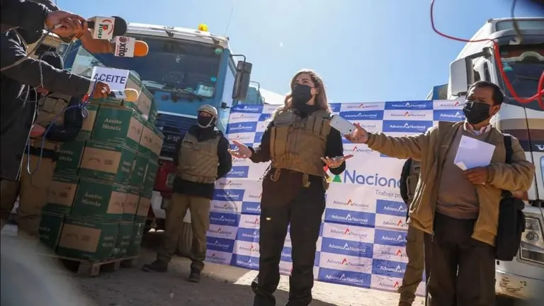Parte de la mercader&iacute;a y veh&iacute;culos indocumentados secuestrados por la Aduana  en la frontera con Argentina. ADUANA.