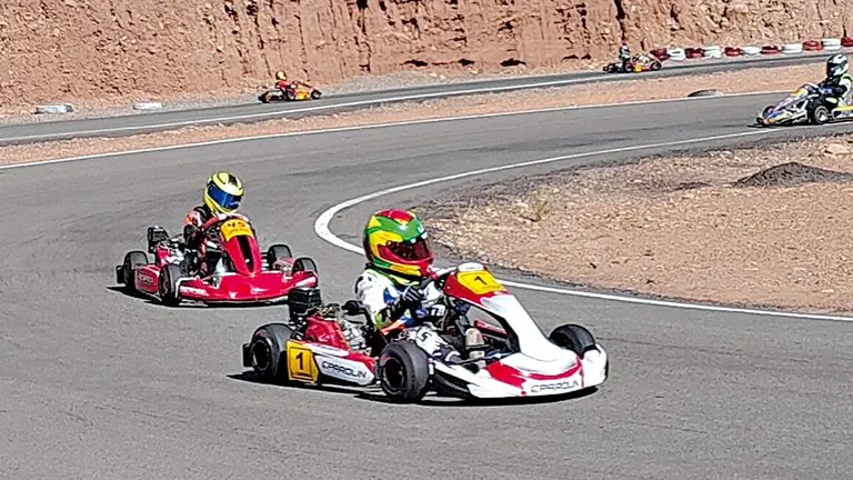 Los pilotos de karting en la prueba nacional. LINDBERTH ROJAS