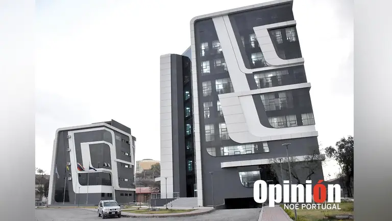El edificio de la Gobernaci&oacute;n de Cochabamba que centraliza las diferentes reparticiones. NO&Eacute; PORTUGAL