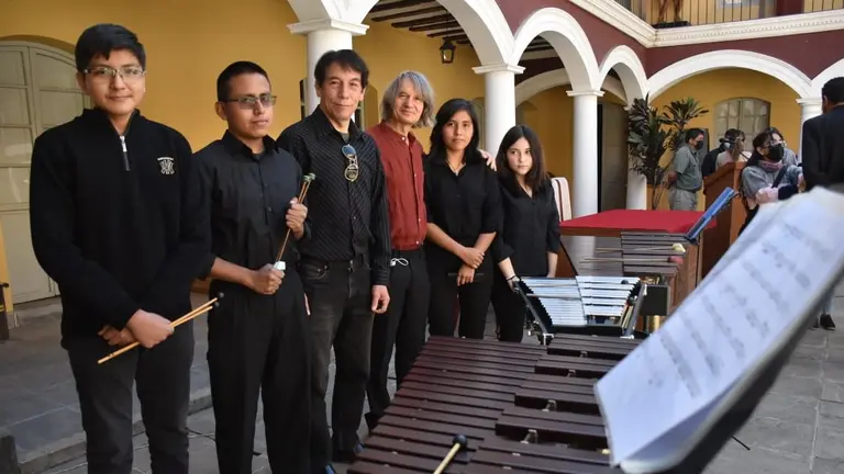 El percusionista franc&eacute;s Thierry Miroglio, tercero de la izquierda a la derecha, durante la presentaci&oacute;n de los conciertos.     NO&Eacute; PORTUGAL