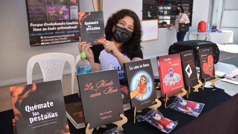 Ana Trive&ntilde;o, una de las escritoras independientes que participa en esta Expolibro.    NO&Eacute; PORTUGAL