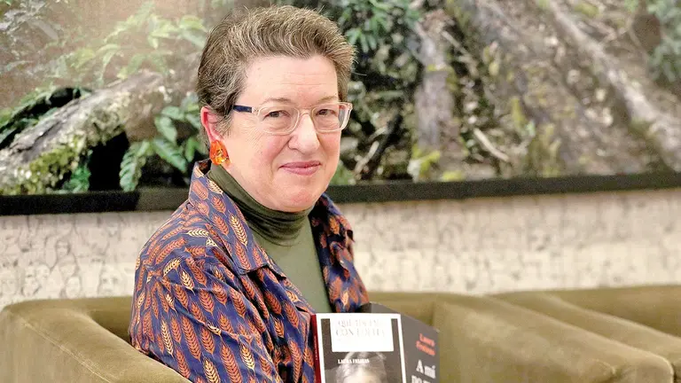 La escritora española Laura Freixas posa en entrevista con EFE. EFE