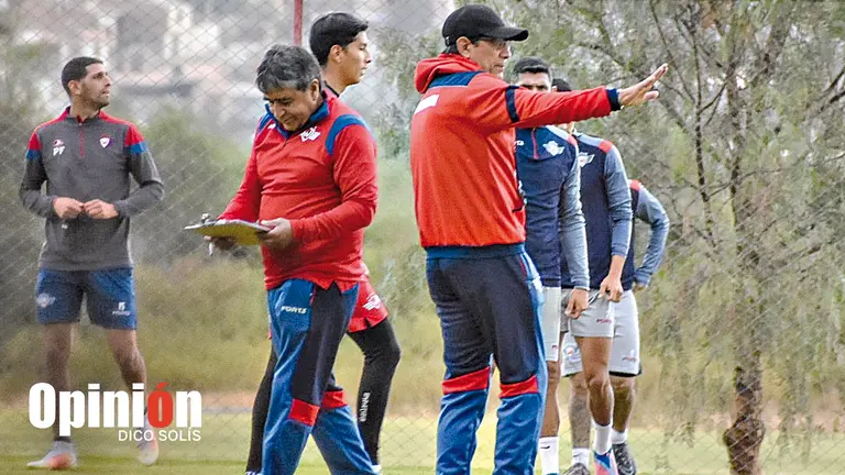 Un entrenamiento de Wilstermann en el complejo de Alalay. DICO SOLÍS