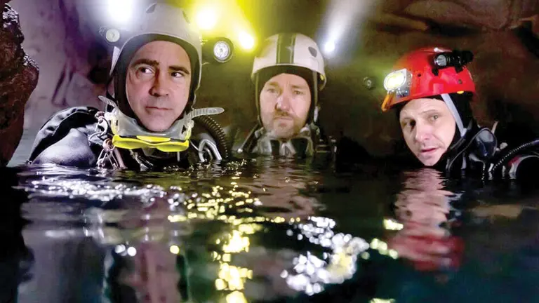 Colin Farrell, Joel Edgerton y Viggo Mortensen como buzos profesionales en &lsquo;Trece vidas&rsquo;.   PRIME