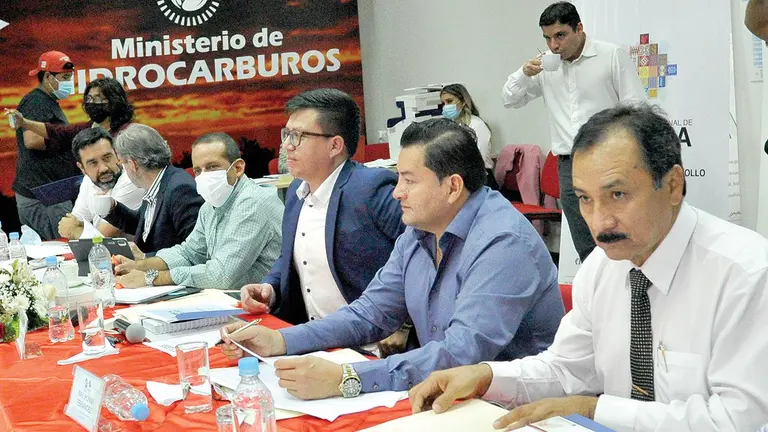 Reuni&oacute;n de mesa t&eacute;cnica para el debate sobre el Censo entre autoridades cruce&ntilde;as y de Gobierno. APG