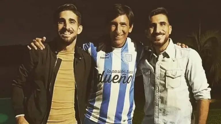 Gustavo Costas, junto a sus dos hijos, Federico y      RRSS