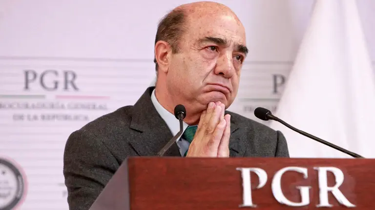 Fotografía de archivo fechada el 27 de enero de 2015, del ex procurador general de la República, Jesús Murillo Karam, durante una rueda de prensa en Ciudad de México (México). EFE