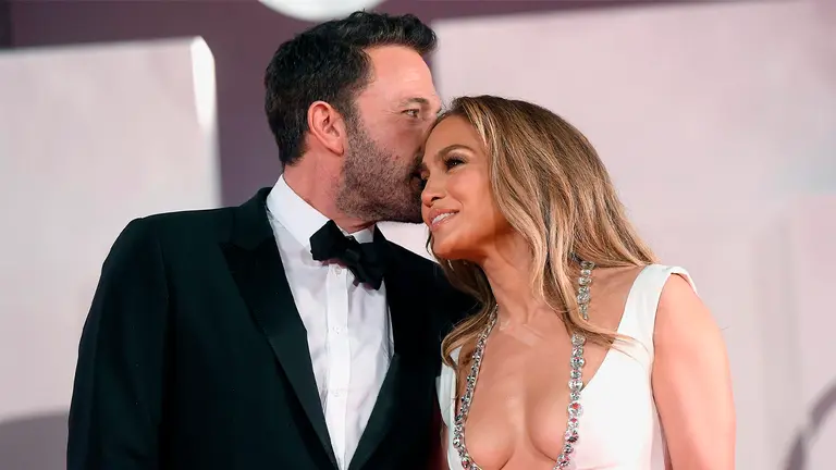 10/09/2021 14:00 (UTC)
Cr&eacute;dito:
EFE
Fuente:
EFE/EPA/ANSA
Autor:
ETTORE FERRARI
Tem&aacute;tica:
Asuntos sociales &raquo; Gente
Inter&eacute;s humano &raquo; Gente &raquo; Celebridades
Fotograf&iacute;a de archivo de Ben Affleck (i) y Jennifer Lopez. EFE