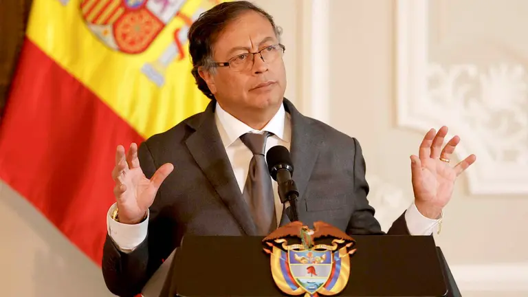 El presidente de Colombia Gustavo Petro da una declaración, hoy, en Bogotá. EFE