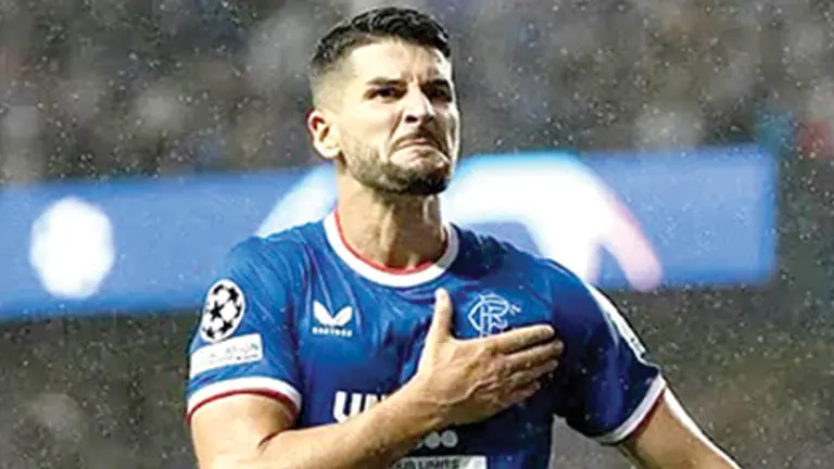Colak festeja el solitario gol con que Rangers elimin&oacute; a PSV y avanz&oacute; a fase de grupos. MARCA