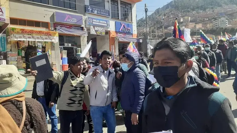 El frente cocalero liderado por Arnold Alanes comienza con su "marcha pac&iacute;fica". RED YUNGAS
