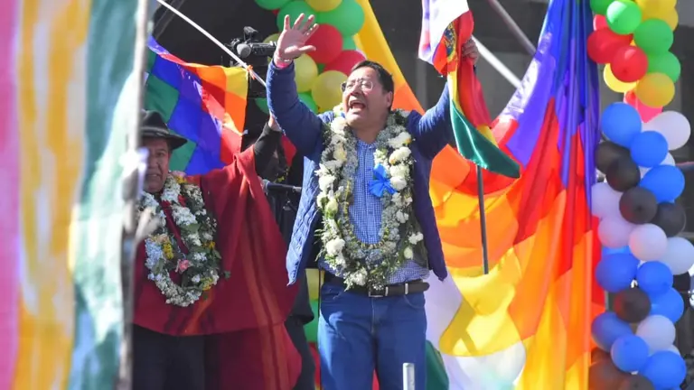 El presidente Luis Arce, durante la "Marcha por la Democracia". APG