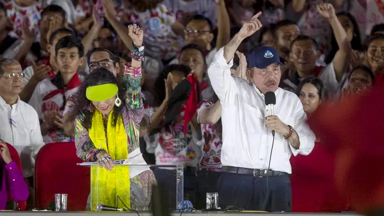 Foto de archivo del presidente de Nicaragua, Daniel Ortega (d), y la vicepresidenta, Rosario Murillo (i). EFE