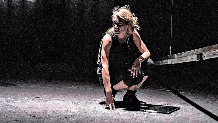 La puesta en escena de la obra "Psicosis de las 4.48". TIMBRE4.COM