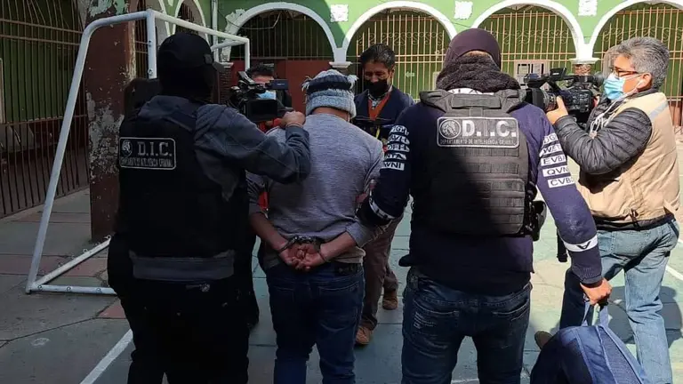 El sujeto, de 26 a&ntilde;os (c), sorprendido abusando de una ni&ntilde;a de 5 a&ntilde;os. ERBOL