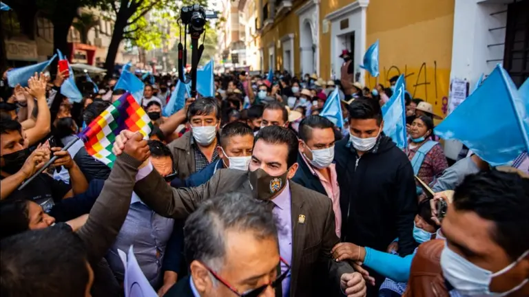 El alcalde Manfred Reyes Villa, a su salida del Tribunal Departamental de Justicia, tras la audiencia suspendida por el caso Quecoma. ALCALD&Iacute;A DE COCHABAMBA