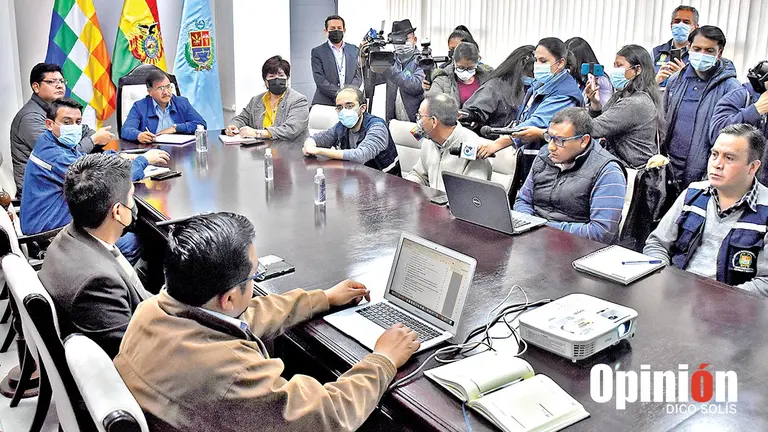 La reuni&oacute;n entre representantes de la Gobernaci&oacute;n y la AISEM, este 31 de agosto. DICO SOL&Iacute;S