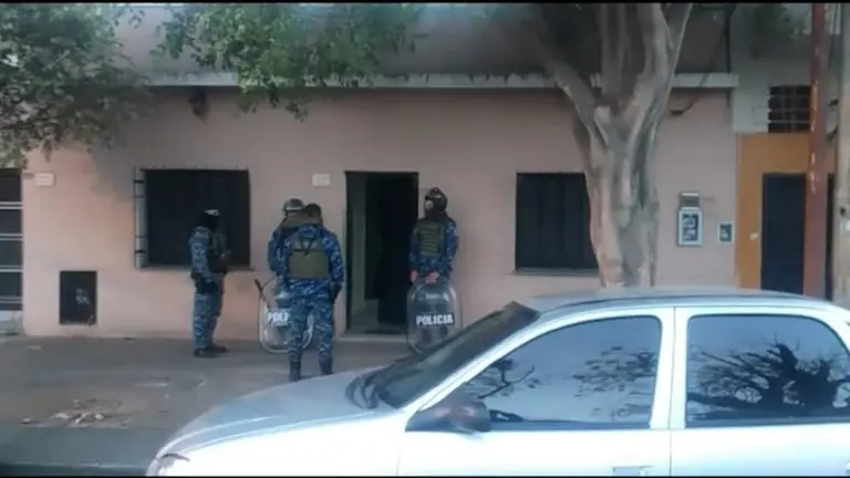 Resguardo policial en la vivienda del asaltante de la vicepresidenta Fern&aacute;ndez.