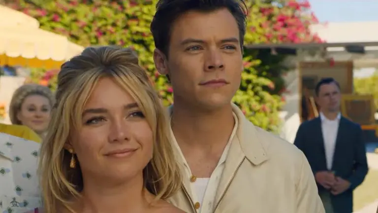 Florence Pugh y Harry Styles en "Don't Worry Darling".        EFE
