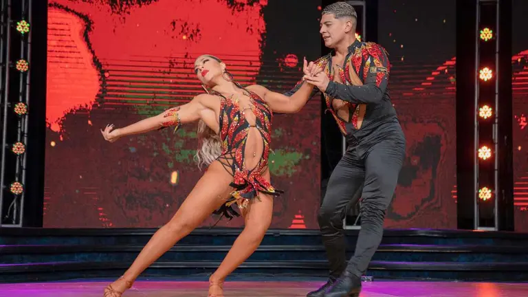 Bailarines se presentan durante el 20 Aniversario del Congreso de la Salsa, el 4 de septiembre de 2022, en el hotel Marriott Marquis en Time Square, Manhattan, Nueva York. EFE