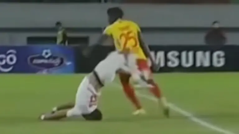 La dura ca&iacute;da de Walter Veizaga ante Atl&eacute;tico Palmaflor. Adreanlina Deportiva Boivia.