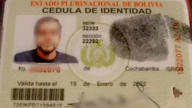 El carnet de identidad de un ciudadano boliviano. ARCHIVO