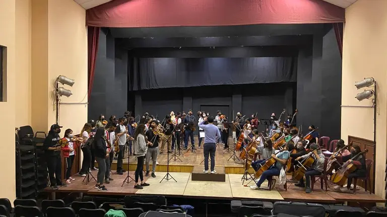 Un ensayo de la Orquesta Juvenil del Laredo.          LAREDO