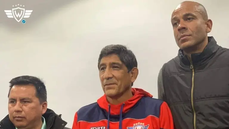 &Aacute;lex da Silva (d), en conferencia de prensa. PRENSA WILSTERMANN