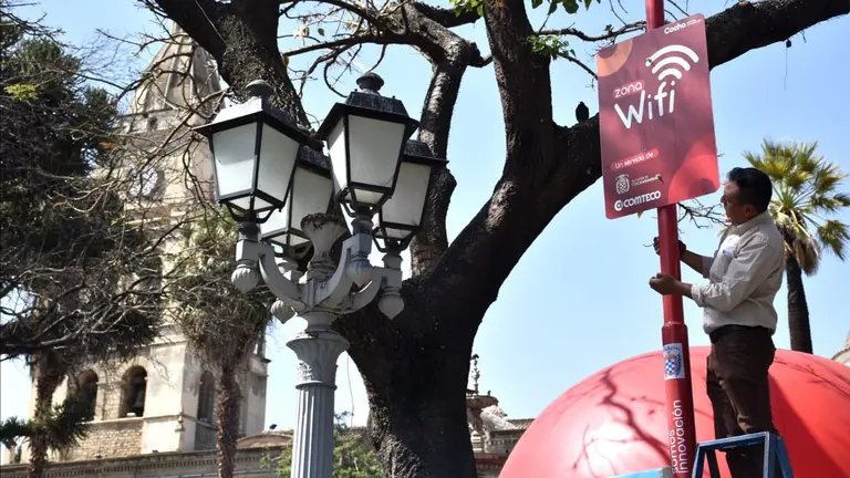 El punto de wifi gratuito habilitado en la plaza 14 de Septiembre, a trav&eacute;s de una alianza entre Comteco y la Alcald&iacute;a de Cochabamba. NO&Eacute; PORTUGAL