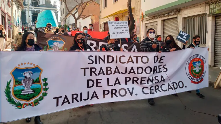 Trabajadores de la prensa de la ciudad de Tarijamarcharon este lunes 12. DIARIO LA VOZ