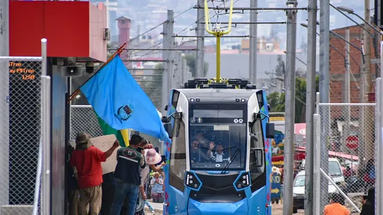 El Tren Merropolitano, ya entre la poblaci&oacute;n. DICO SOL&Iacute;S