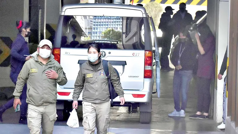 Imagen del momento de la intervenci&oacute;n en oficinas de la ABC, hace algunos d&iacute;as. APG