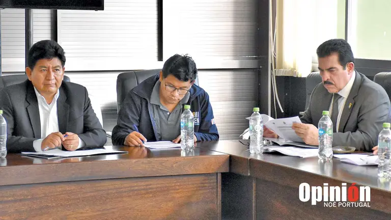 La reuni&oacute;n en la que participaron el ministro Edgar Monta&ntilde;o y el alcalde Manfred Reyes Villa. NO&Eacute; PORTUGAL