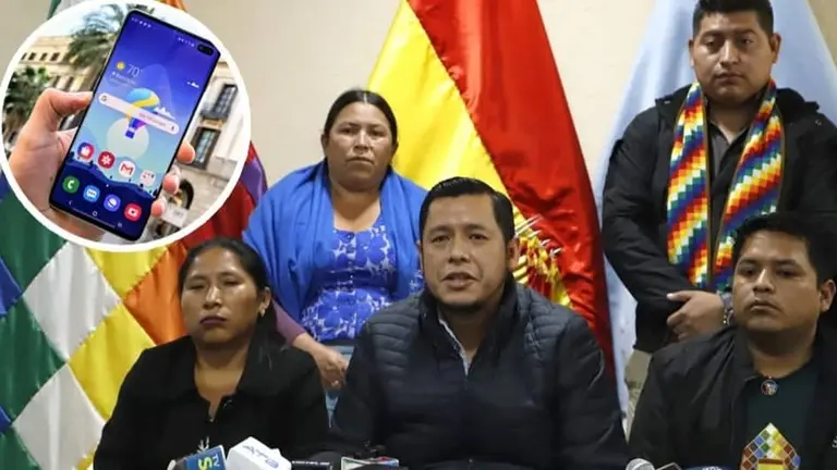 Florencio Vallejos (c), junto a algunos miembros de las Seis Federaciones del Tr&oacute;pico de Cochabamba. APG