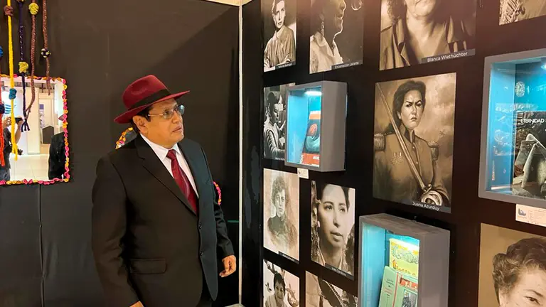 El stand de la Fundaci&oacute;n Cultural del Banco Central de Bolivia. FCBCB