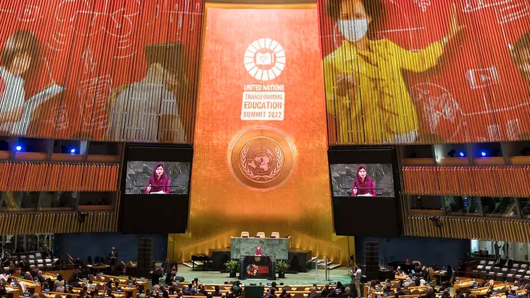 La ONU, a los talibanes: "Levanten restricciones a la educaci&oacute;n de las ni&ntilde;as". EFE