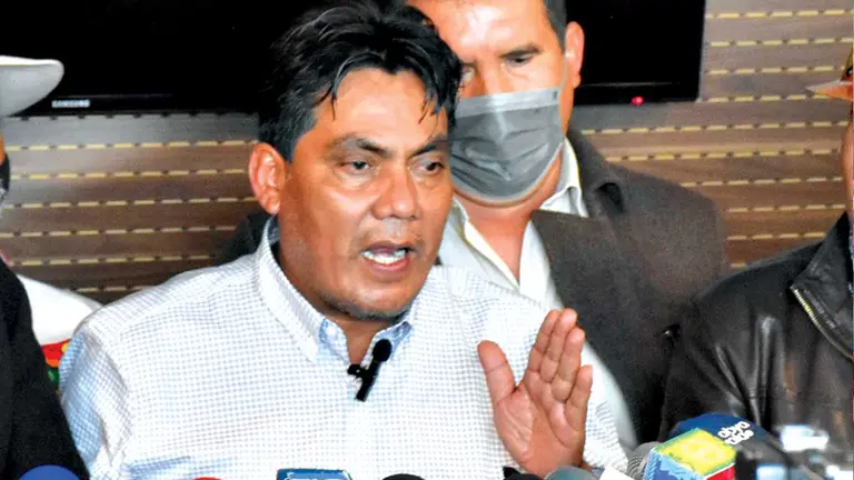 El diputado H&eacute;ctor Arce en una conferencia de prensa. APG