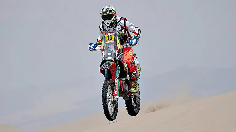 Juan Carlos Salvatierra, durante una carrera anterior en el desierto.            ARCHIVO