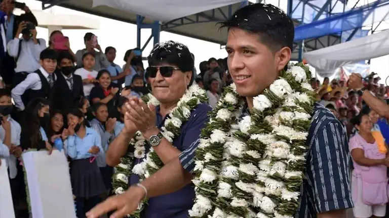 El l&iacute;der azul junto al presidente a.i Andr&oacute;nico Rodr&iacute;guez. Twitter