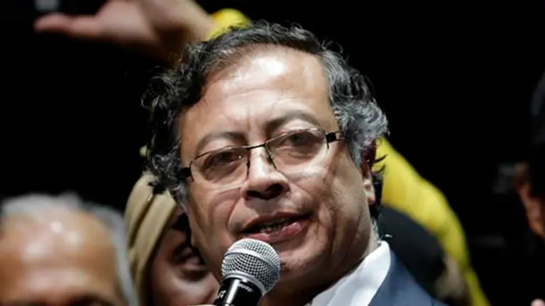 Sobre Petro.EFE
