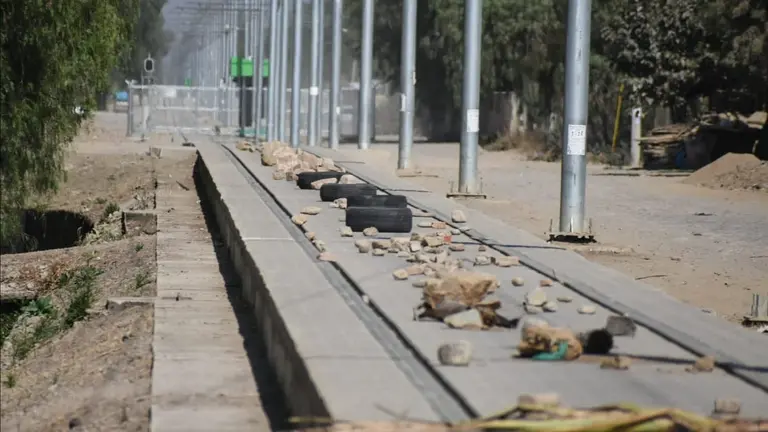 Un tramo de la l&iacute;nea Verde, bloqueada desde el 13 de septiembre por vecinos del Distrito 4. DICO SOL&Iacute;S