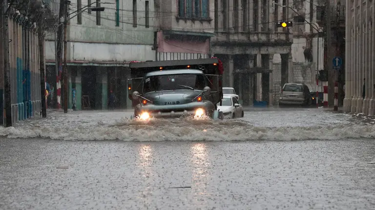 Defensa Civil de Cuba alerta sobre "alta probabilidad" de hurac&aacute;n./ EFE