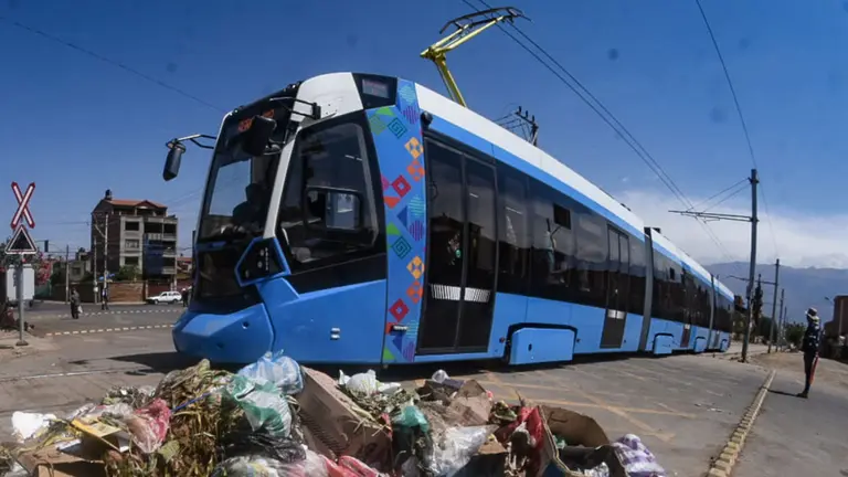 Tren Metropolitano recorre las v&iacute;as de Cochabamba./ Dico Sol&iacute;s | Diario OPINI&Oacute;N