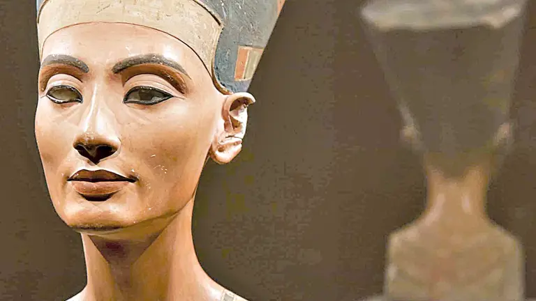 Una pieza que representa la probable apariencia f&iacute;sica de Nefertiti. LA LISTA