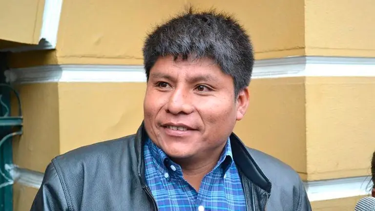 El senador del MAS, Leonardo Loza, durante una conferencia de prensa. ABI