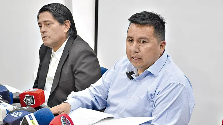 Gary Soria, presidente de Wilstermann (d), junto a V&iacute;ctor Hugo P&eacute;rez, director jur&iacute;dico del club. NO&Eacute; PORTUGAL