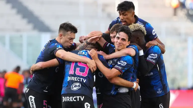 Jugadores de Independiente celebran un gol Lautaro D&iacute;az (2-i) hoy, en la final de la Copa Sudamericana entre Sao Paulo e Independiente del Valle en el estadio Mario Alberto Kempes en C&oacute;rdoba (Argentina). EFE