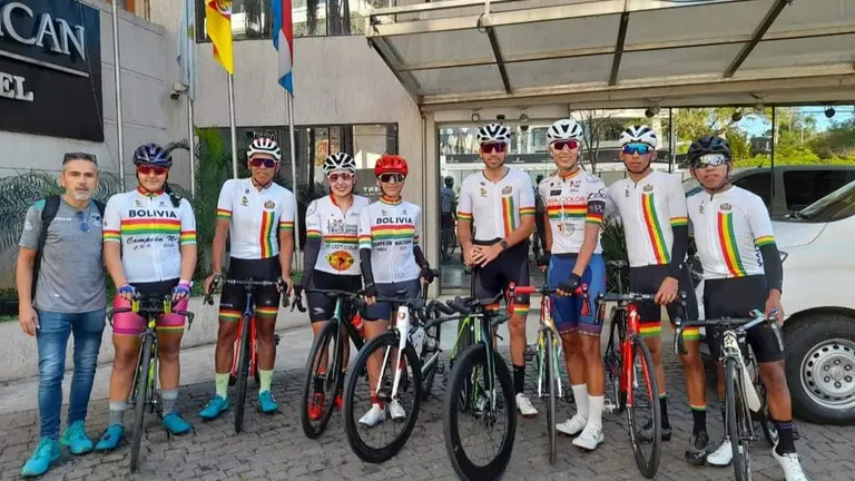 Representantes bolivianos en ciclismo preparados para su participaci&oacute;n en ASU 2022. Ciclismo Sarabia.